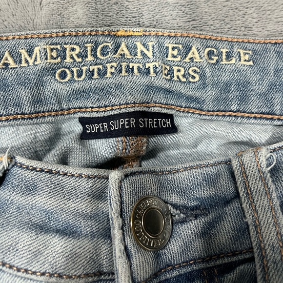 American Eagle light wash low-rise jeggings - Picture 4 of 8
